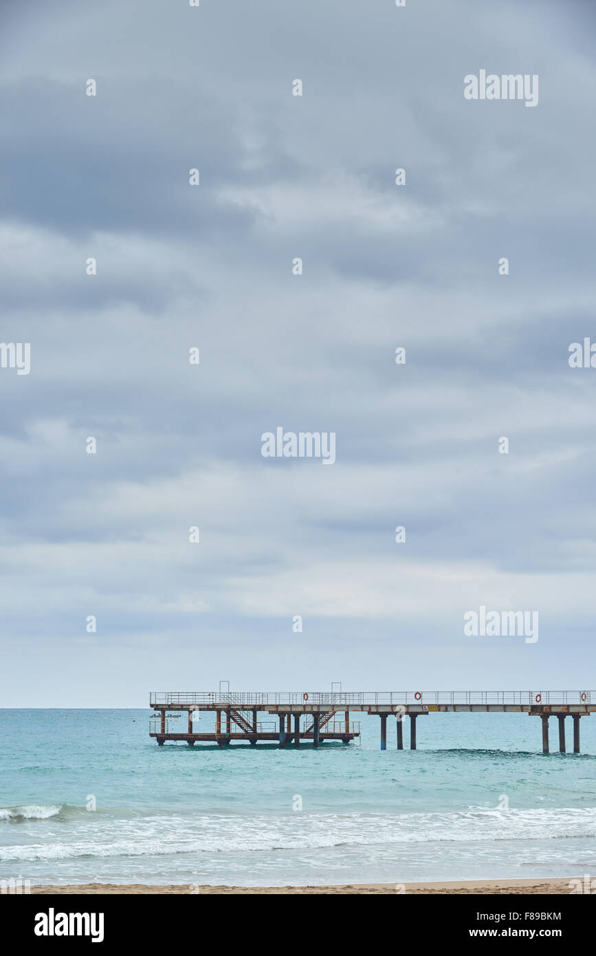 Ponte di dock in spiaggia Songjeong. Si tratta di una spiaggia situata vicino la Spiaggia di Haeundae in Busan ed è famosa per il surfing. Foto Stock