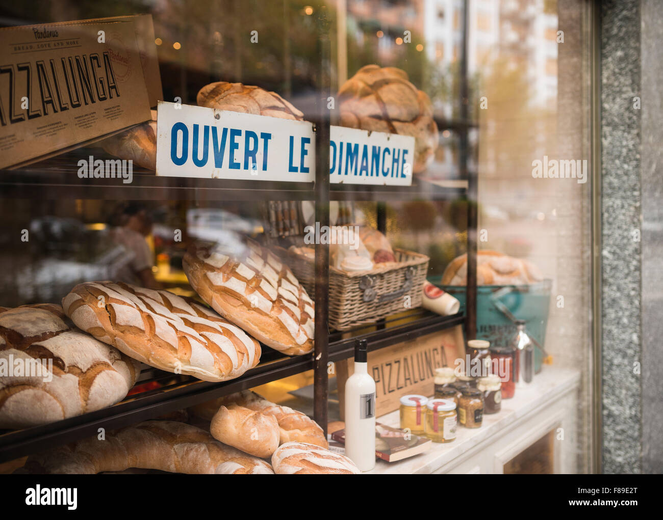 Cafe la finestra di visualizzazione, Milano, Lombardia, Italia Foto Stock