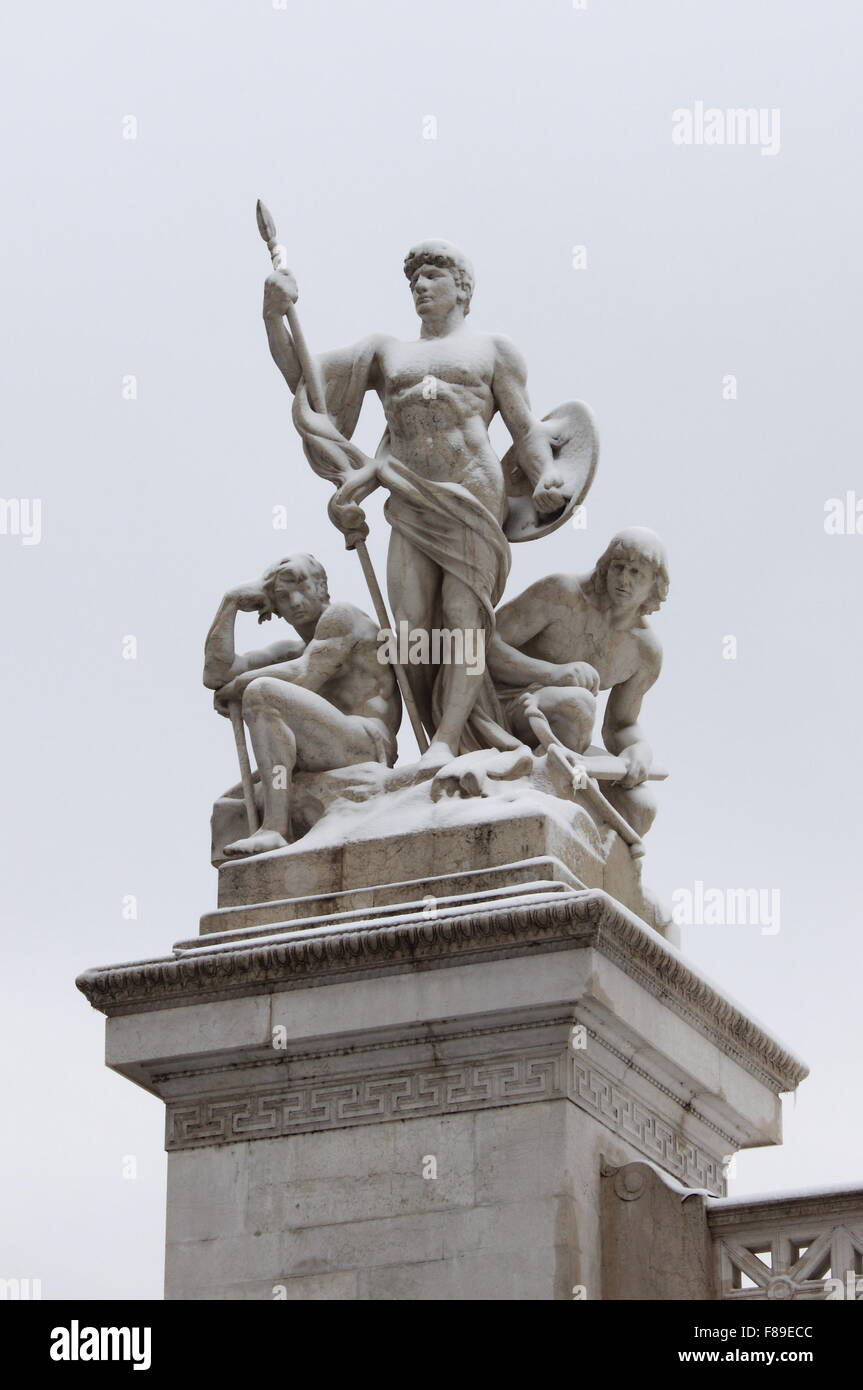 Vittorio Emanuele II monumento sotto la neve a Roma, Italia Foto Stock