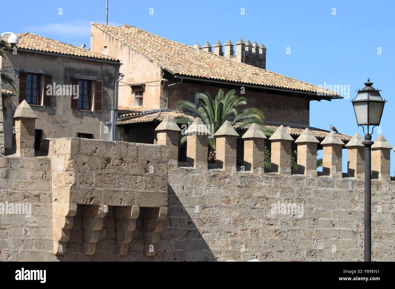 Muro medievale presso il Palazzo Almudaina in Palma de Mallorca, Spagna Foto Stock