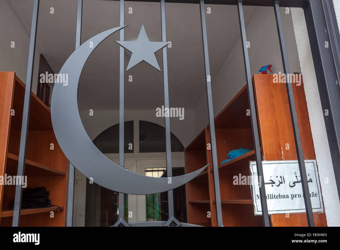 La moschea musulmana, ingresso per gli uomini, Nord località termale boema. Teplice, Repubblica Ceca Foto Stock