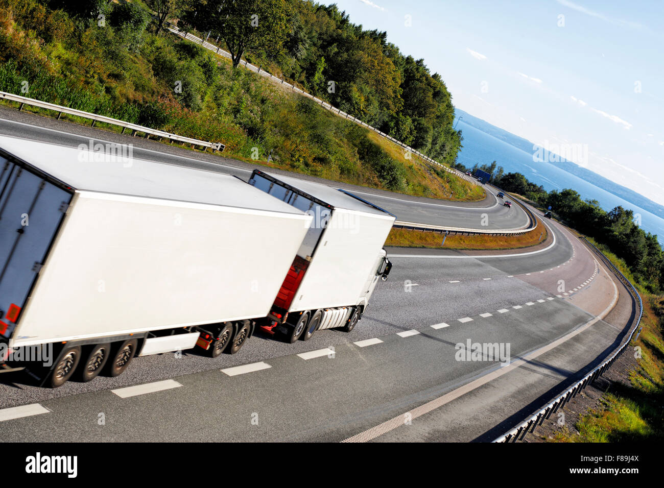 Autotrasporti su una autostrada panoramica Foto Stock