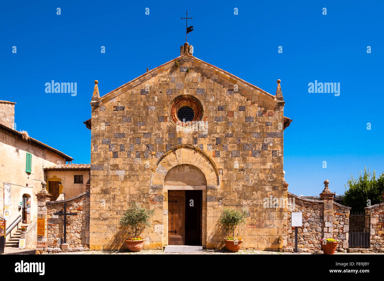 Piccola cappella a Monteriggioni, Toscana, Italia Foto Stock