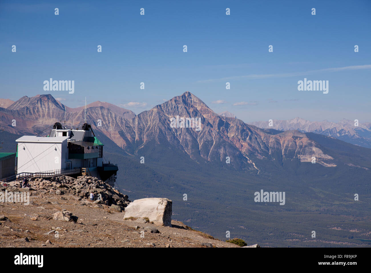 Vista delle montagne rockie dalla Cabinovia di Jasper station Foto Stock