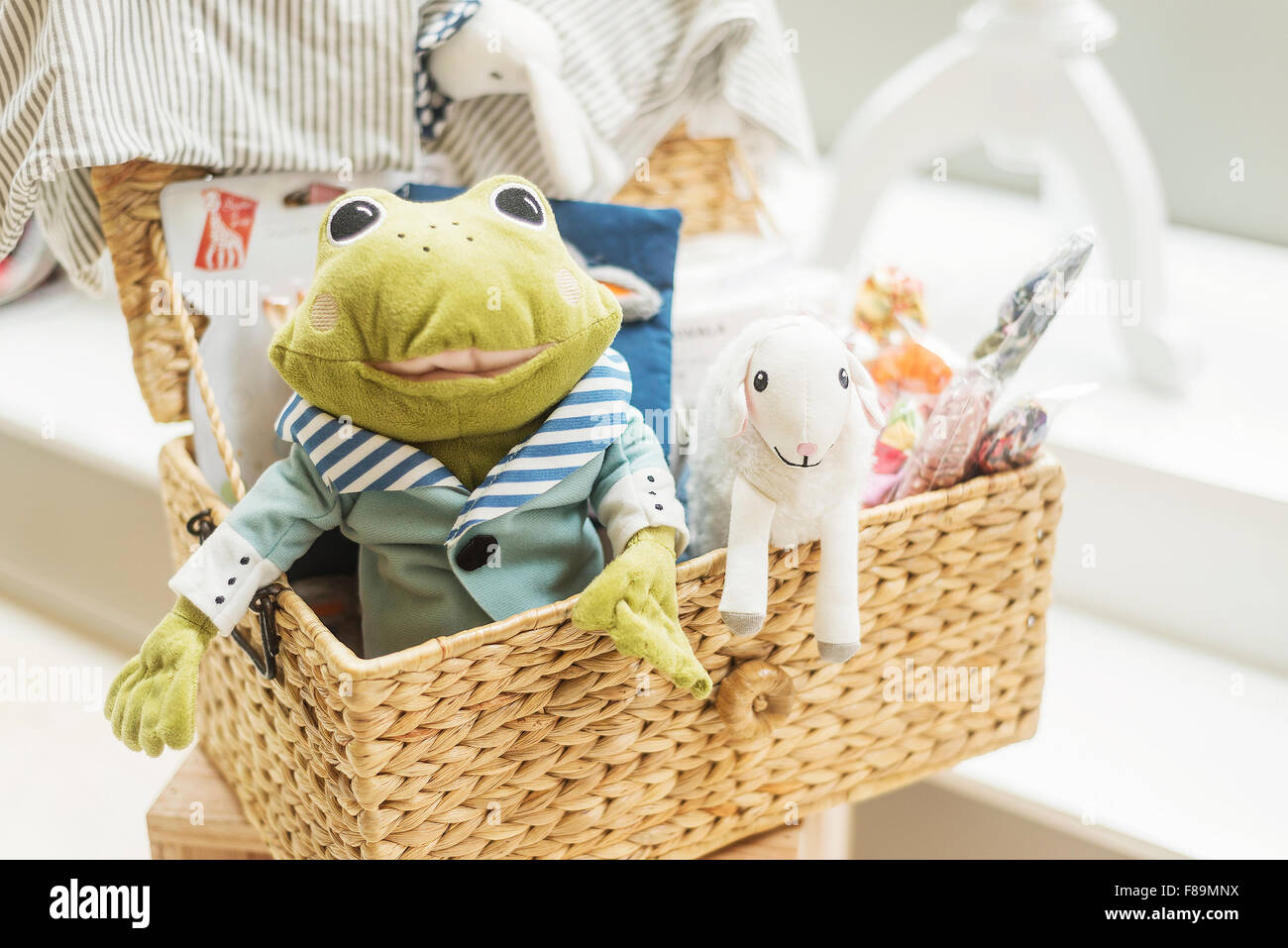 Retrò classico giocattoli in kids bambini shop display Foto Stock