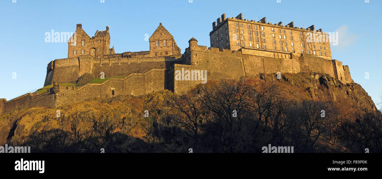 Il Castello di Edimburgo Panorama,Scozia,UK al tramonto Foto Stock