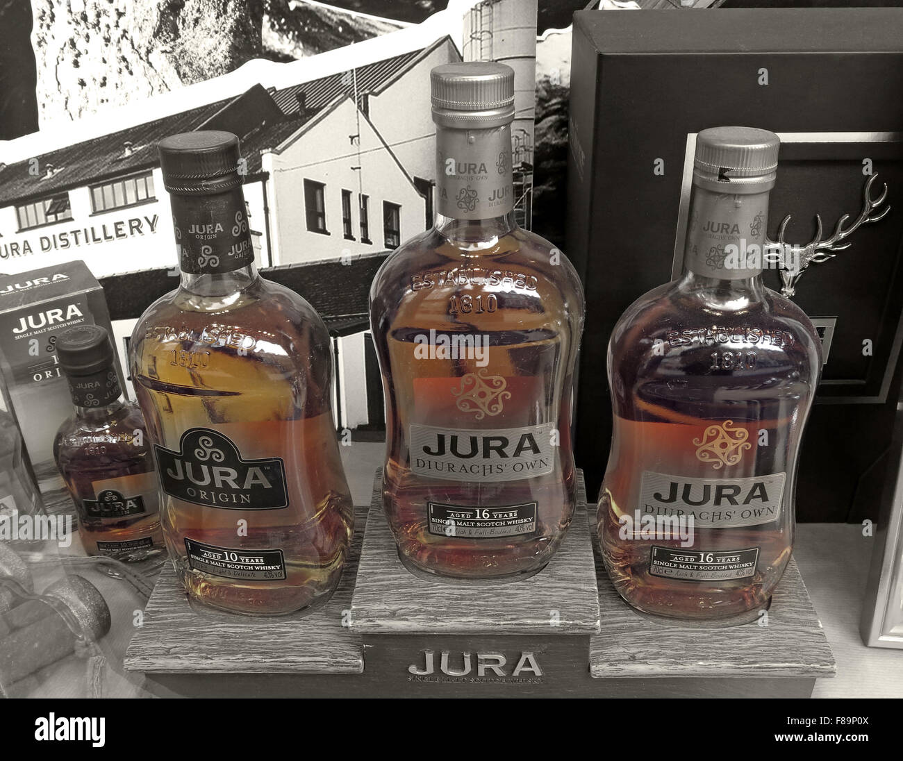 Jura Malt Whisky in vetrina, Edimburgo, Scozia, Regno Unito Foto Stock