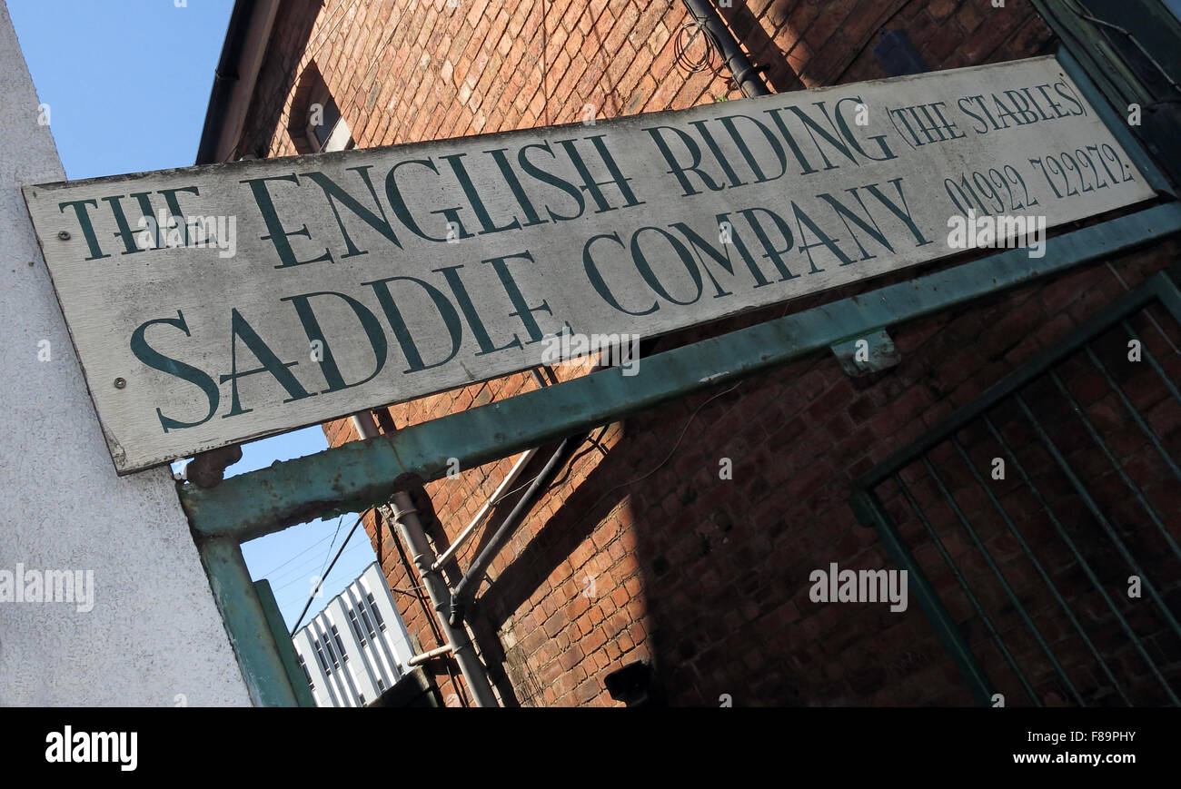 Walsall English Riding Saddle Company segno, The Stables, Saddlers, West Midlands, Inghilterra UK Foto Stock