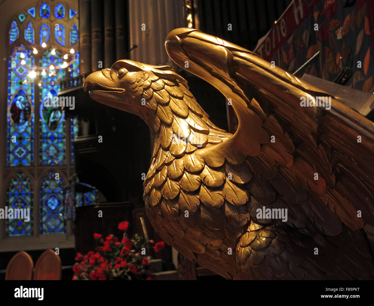 Lecturn Golden Eagle, presso la chiesa episcopale scozzese di St Johns, Lothian Road, Edimburgo, Scozia, Regno Unito, EH1 2AB Foto Stock
