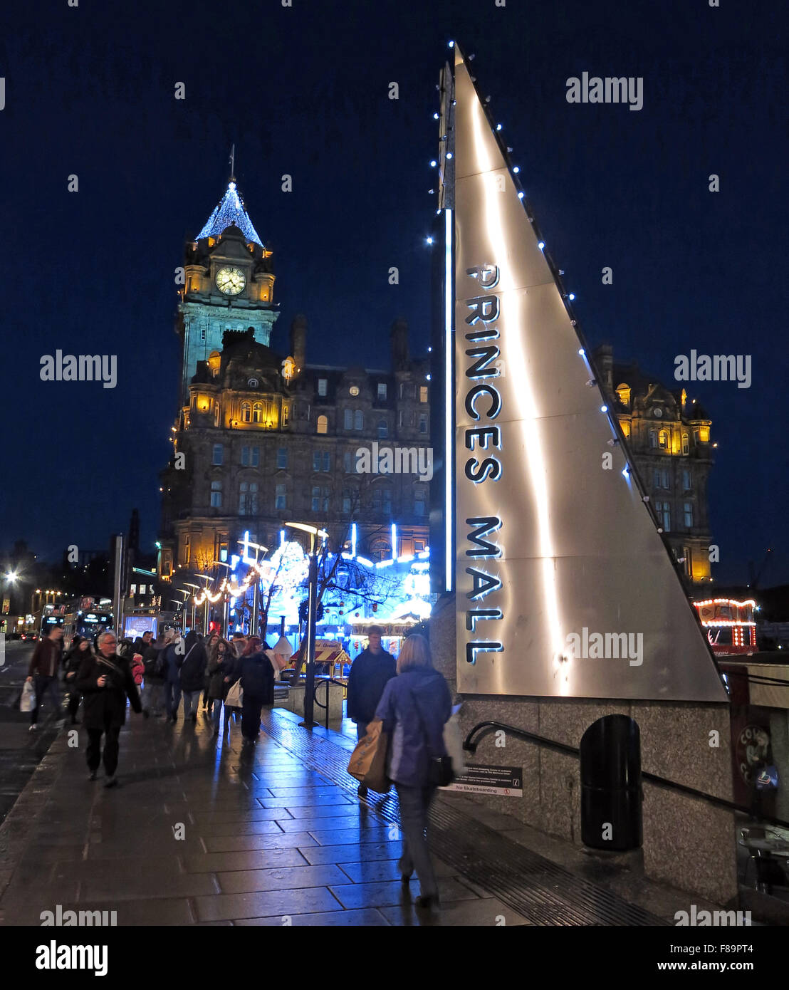 Edimburgo le luci di Natale, Princes Mall, Princes St,Centro Città, Scotland, Regno Unito Foto Stock