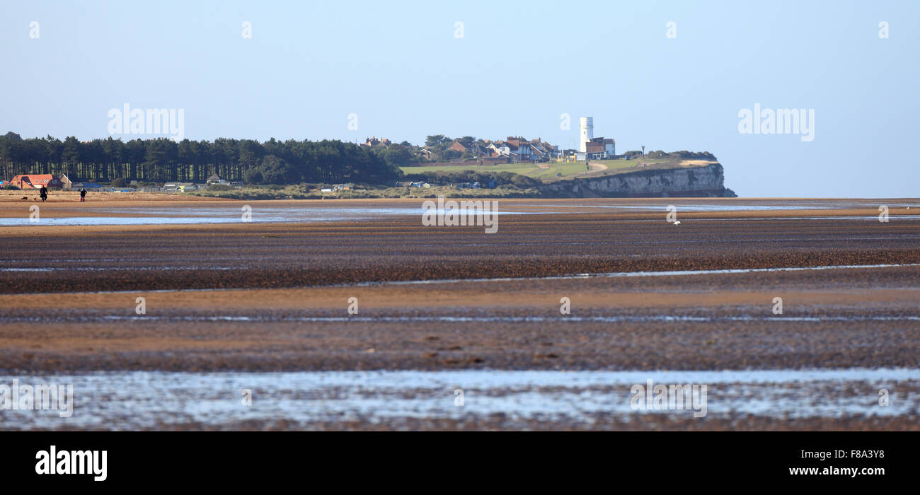 La distesa di spiaggia presso Old Hunstanton sulla costa di Norfolk. Foto Stock