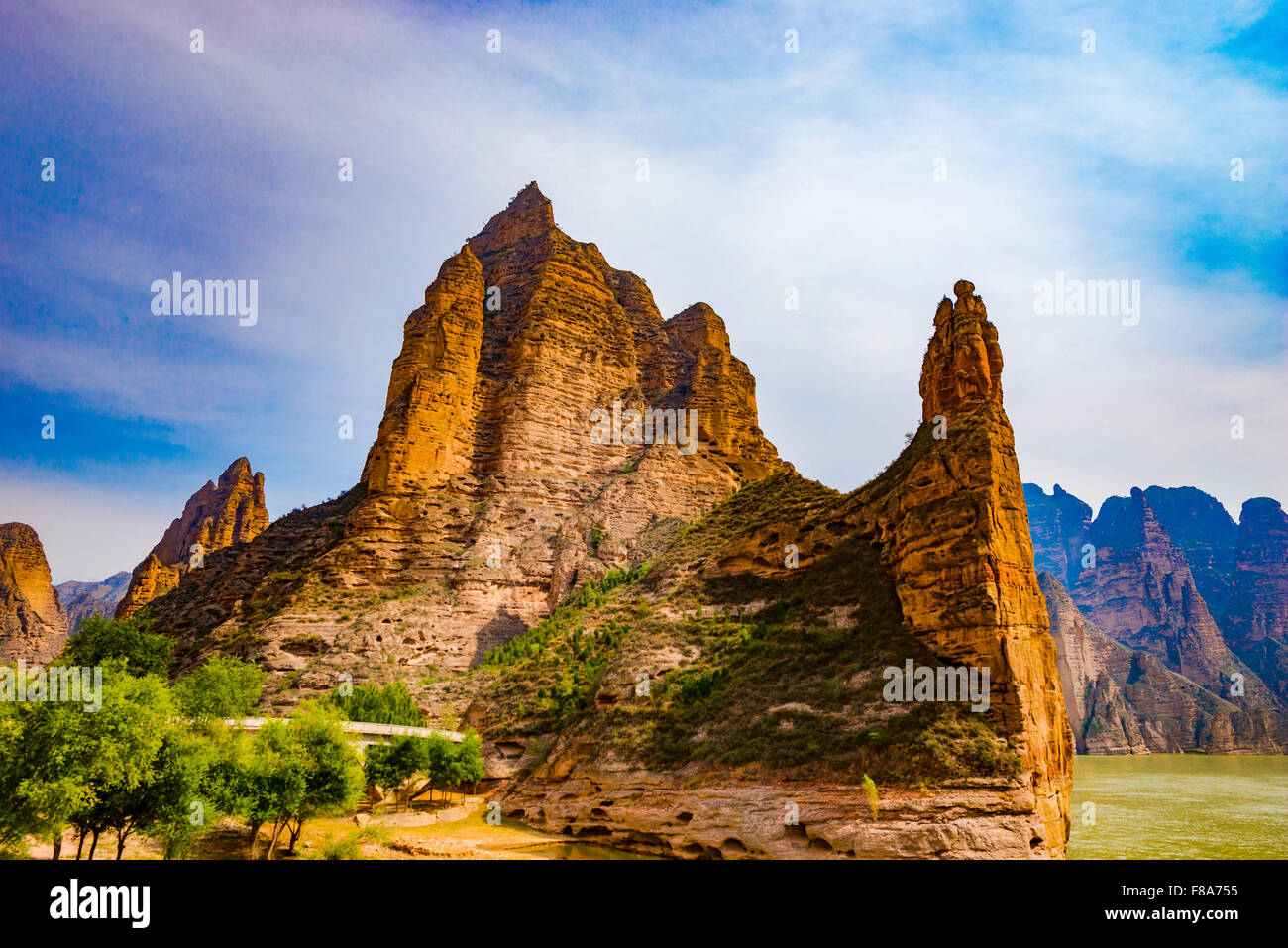 Il Fiume Giallo e pinnacoli, Cina, Vicino Grotte Bingling Foto Stock