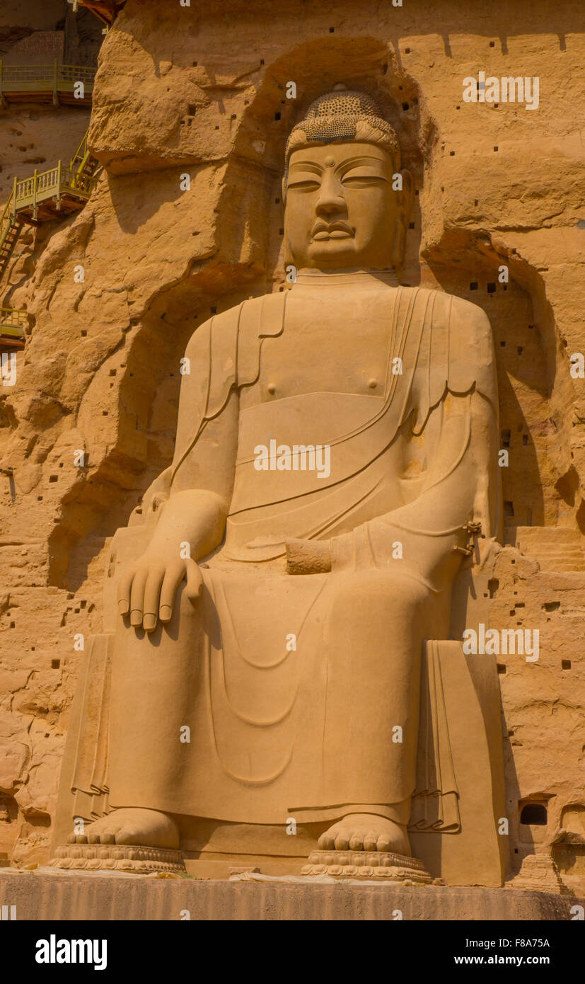 Enorme statua di Buddha, Bing Ling Grotta e Tempio Ganshu Provincia, Cina Fiume Giallo Foto Stock