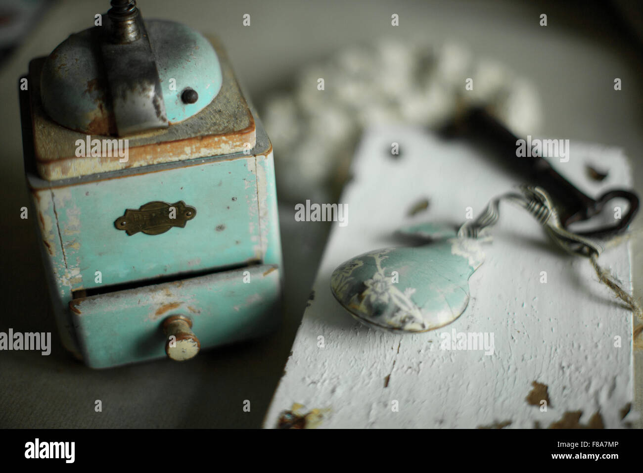 Festa di Natale tabella con vintage macinino da caffè Foto Stock
