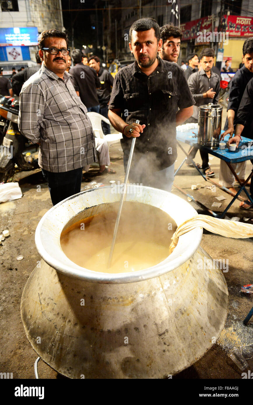 Preparazione biryani nelle strade di Hyderabad. Foto Stock