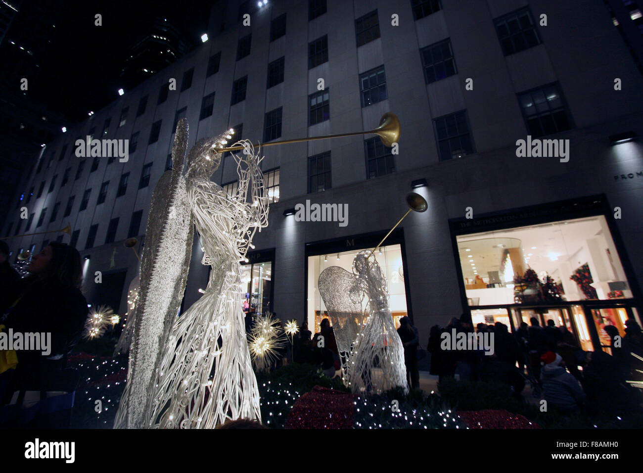 New York, New York, Stati Uniti d'America. 07Th Dec, 2015. Angeli e luci di Natale adornano il Rockefeller Center di New York City. Credito: Adam Stoltman/Alamy Live News Foto Stock