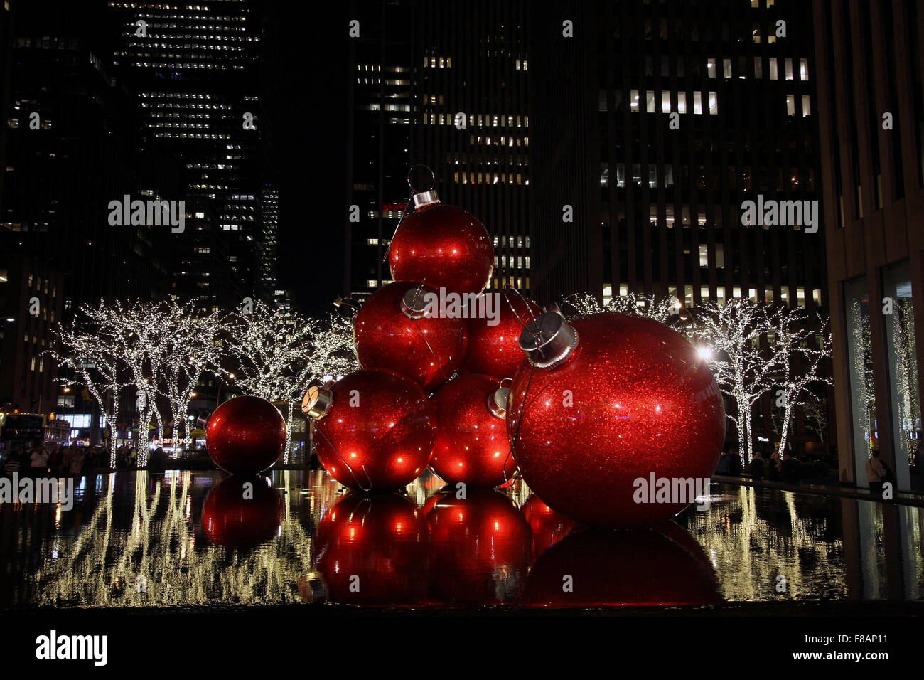 New York, New York, Stati Uniti d'America. 07Th Dec, 2015. Le decorazioni di Natale in Rockefeller Center di New York Credito: Adam Stoltman/Alamy Live News Foto Stock