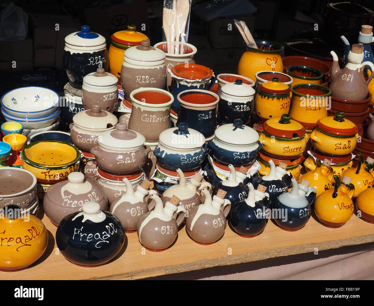 Vendita di ceramica, tipica del Marocco e Spagna Foto Stock