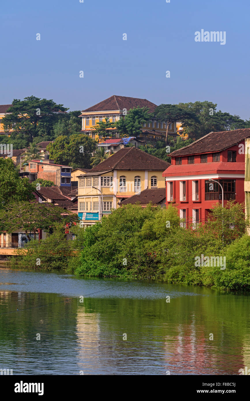 Vista sulla città di Fontainhas Altinho e. Panjim Goa in India Foto Stock Vista sulla città di Fontainhas Altinho e. Panjim Goa in India Foto Stock