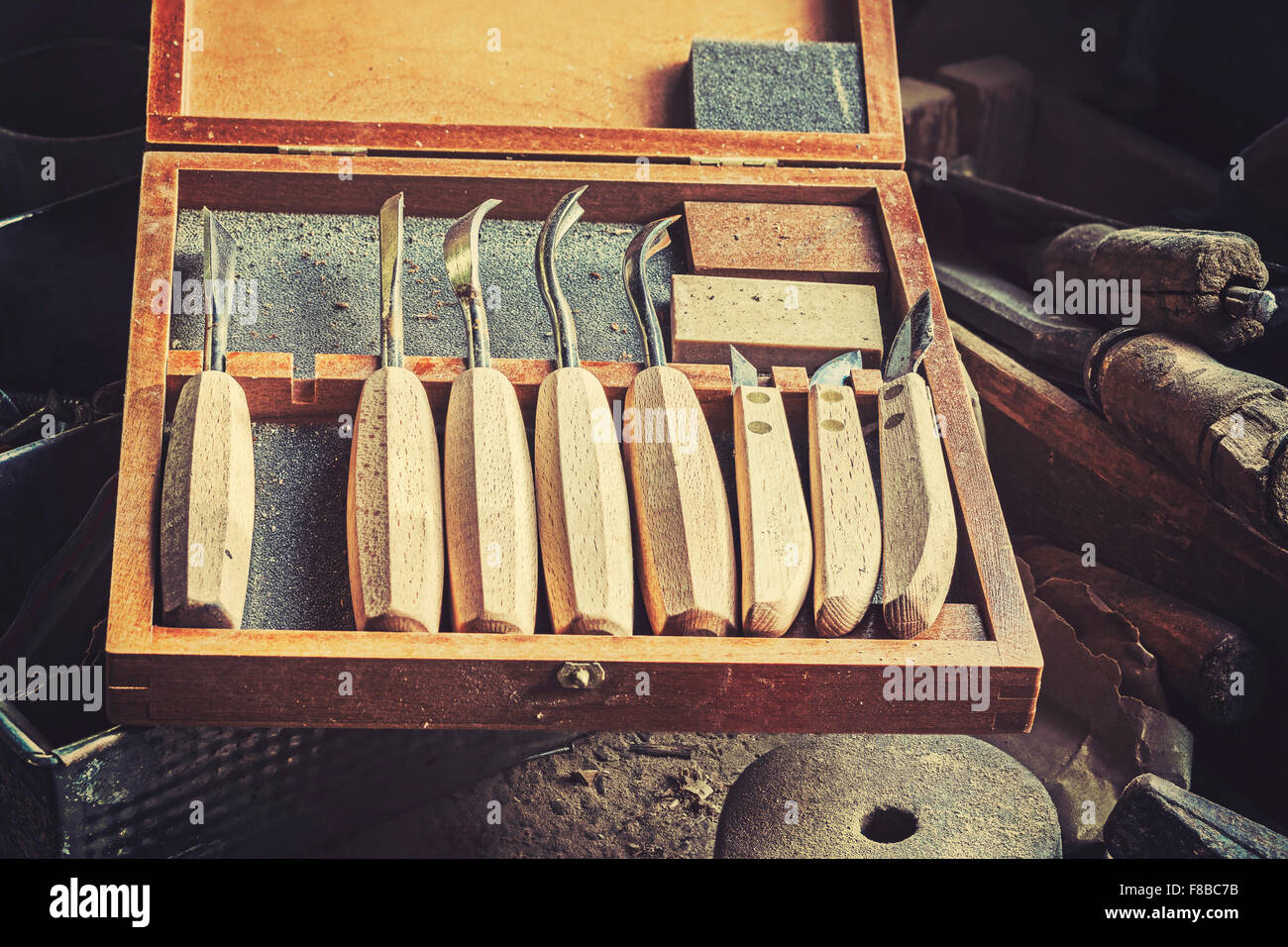 Vintage retrò stilizzata vecchio falegname utensili. Foto Stock