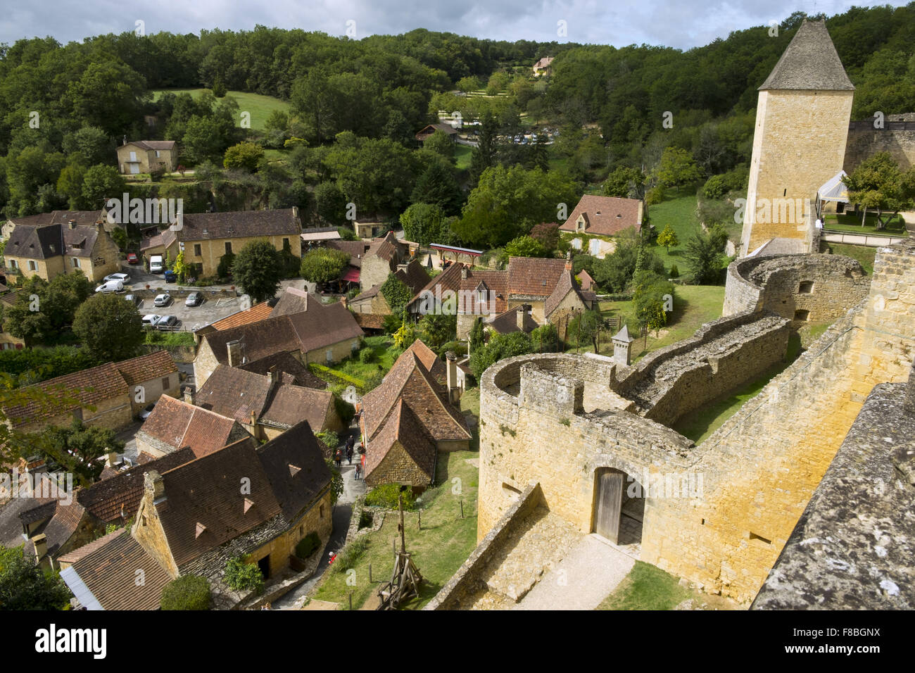 I tetti del villaggio di Castelnaud dal castello, Castelnaud-la-Chapelle, Dordogne, Aquitane, Francia Foto Stock