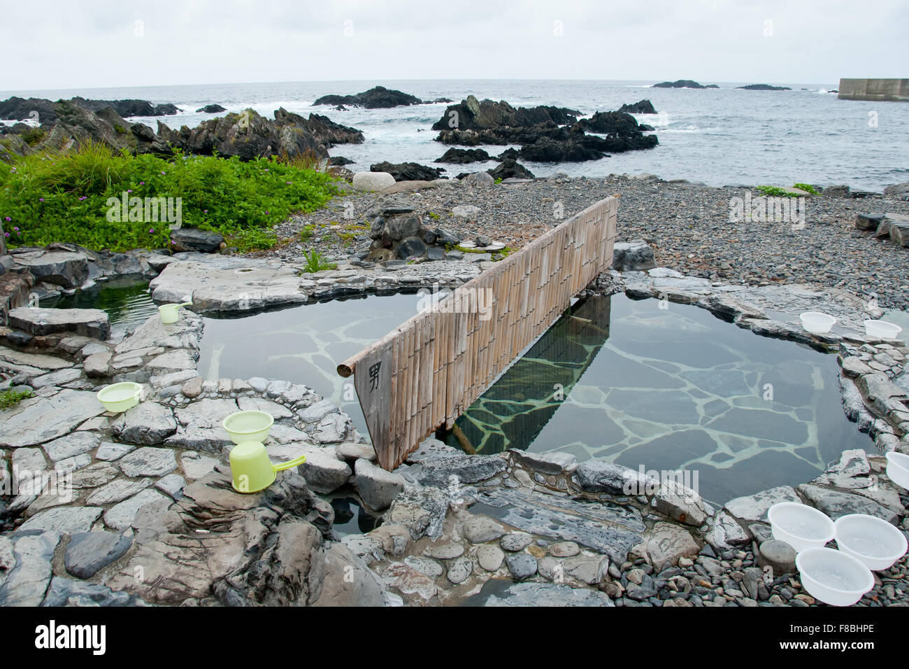 Yudomari Onsen, Yaksuhima Isola, Prefettura di Kagoshima, Giappone: l'onsen è diviso in parti maschio e femmina Foto Stock