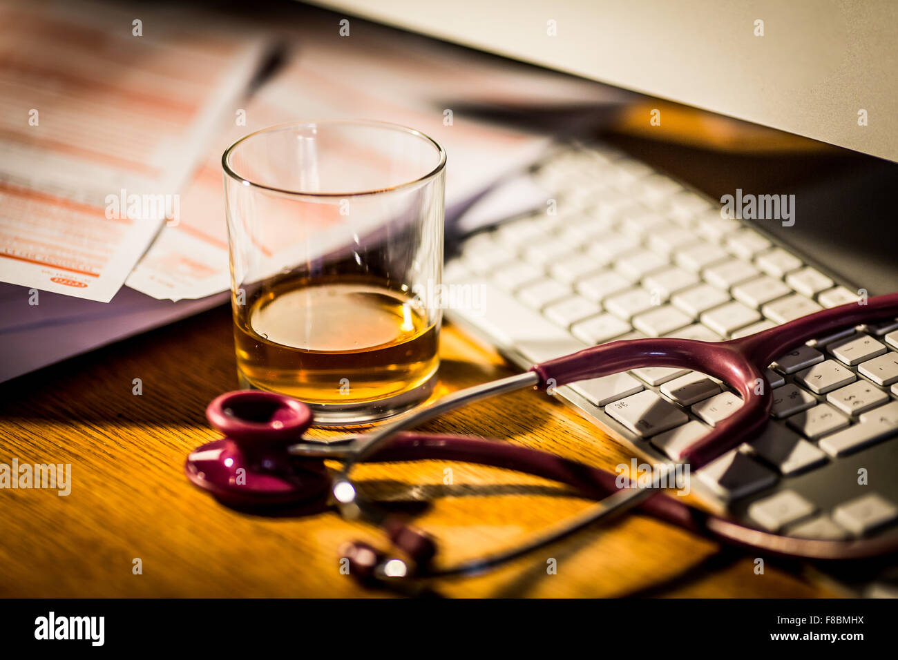 Alcol e medicina. Foto Stock