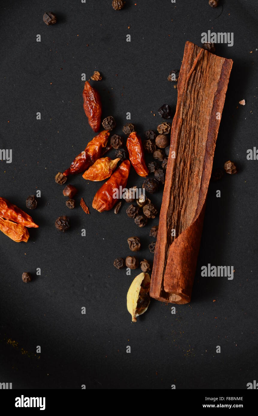Ingredienti per una casalinga Garam Masala miscela di spezie Foto Stock