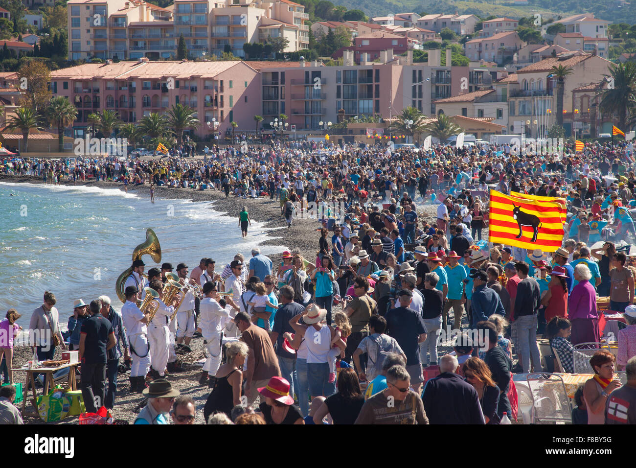 Fine della vendemmia party sulla spiaggia di banyuls-sur-Mer Francia meridionale. Foto Stock