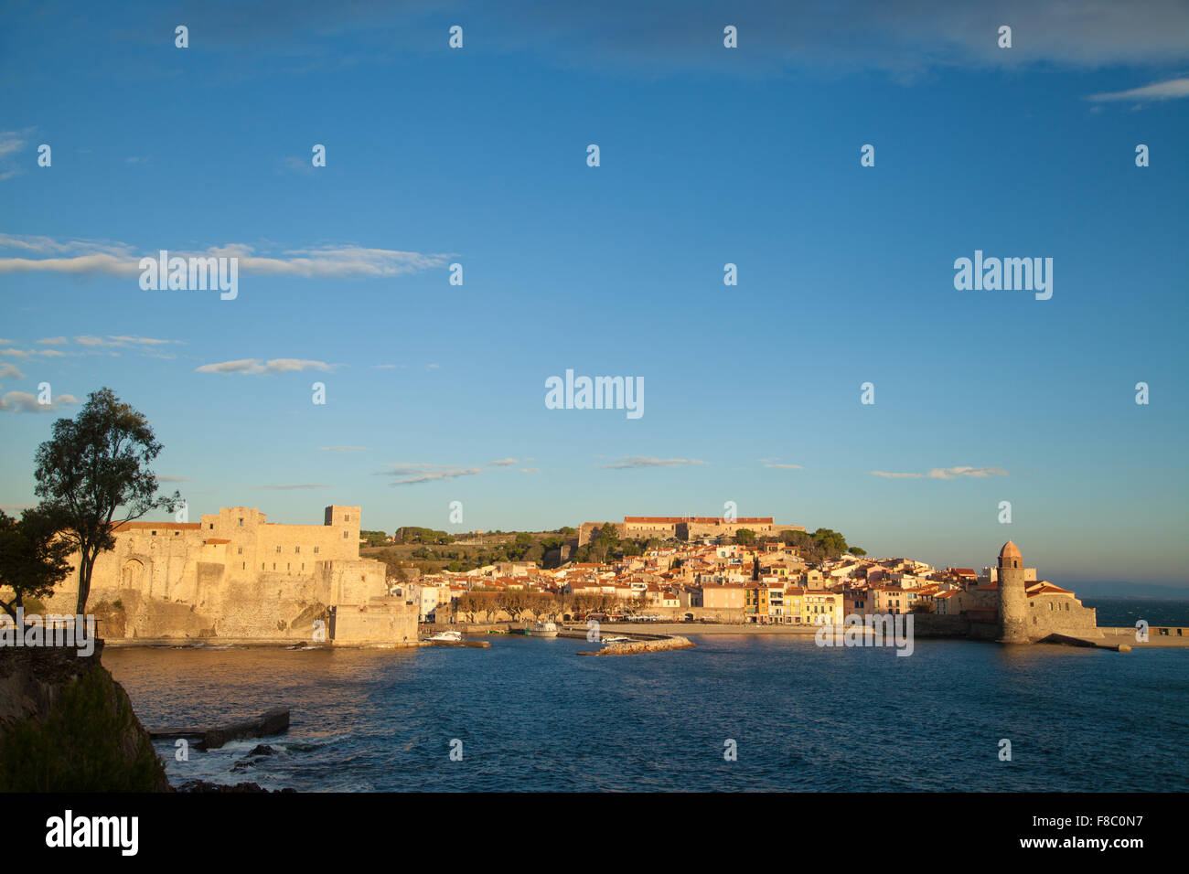 Vista di Collioure villaggio a sud della Francia. Foto Stock