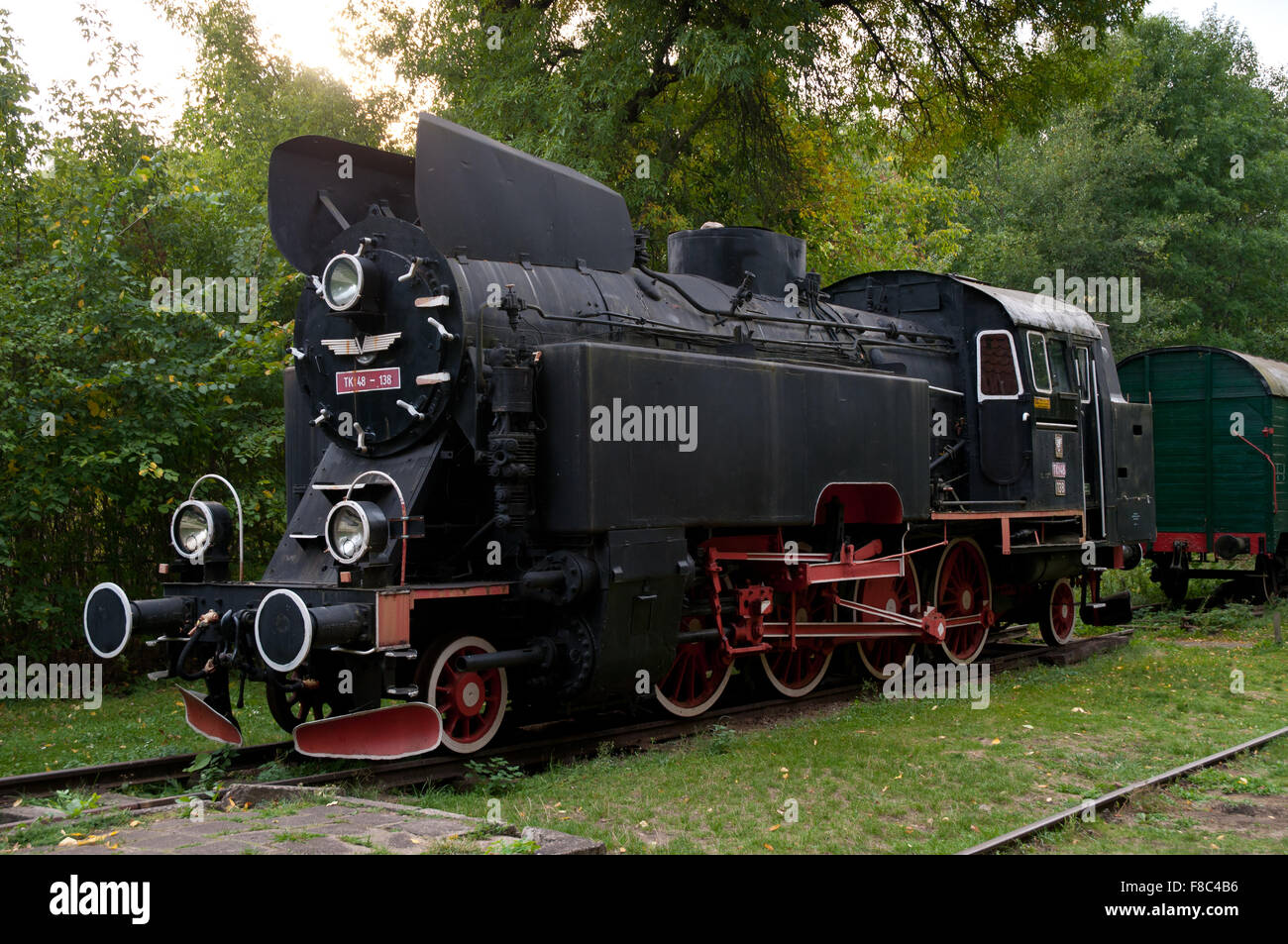 Antique choo choo locomotiva nero vista frontale, vecchio ghisa avancorpo cavallo, TKt 48 138 Fablok, ferroviario polacco motore... Foto Stock