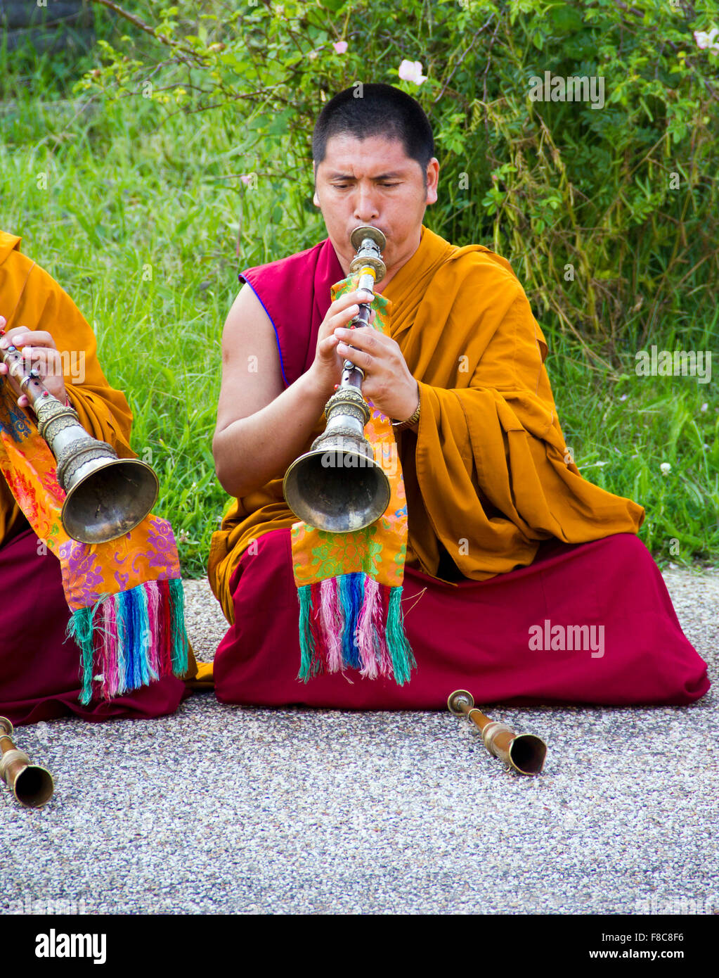 Tashi Lhunpo monaci partecipano in un canto e cham performance nel Regno Unito Foto Stock