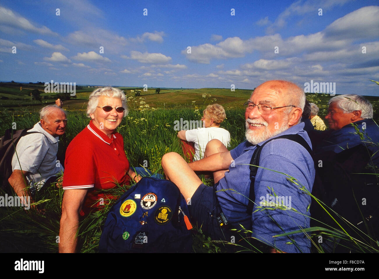 Anziani ramblers. Lincolnshire Wolds. In Inghilterra. Regno Unito Foto Stock