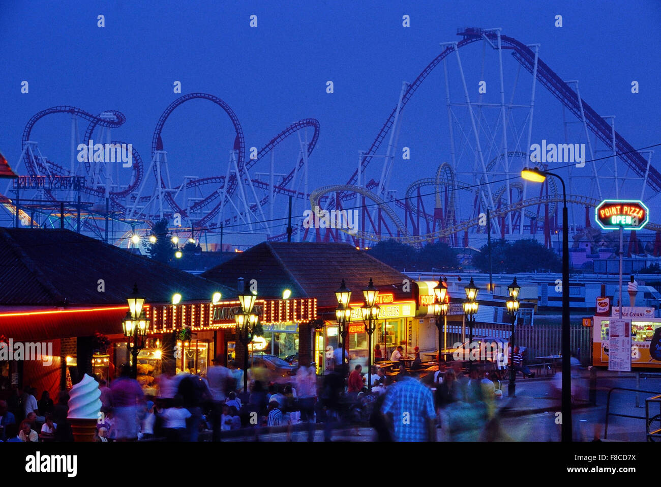 Le montagne russe a Fantasy Island. Ingoldmells, Lincolnshire. In Inghilterra. Regno Unito Foto Stock