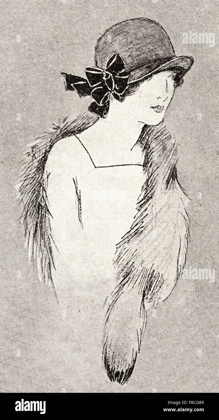 Moda di Parigi del 1923. Enca la moda di 1920s. Feltrino cloche hat rifinito con nastro nero. Foto Stock