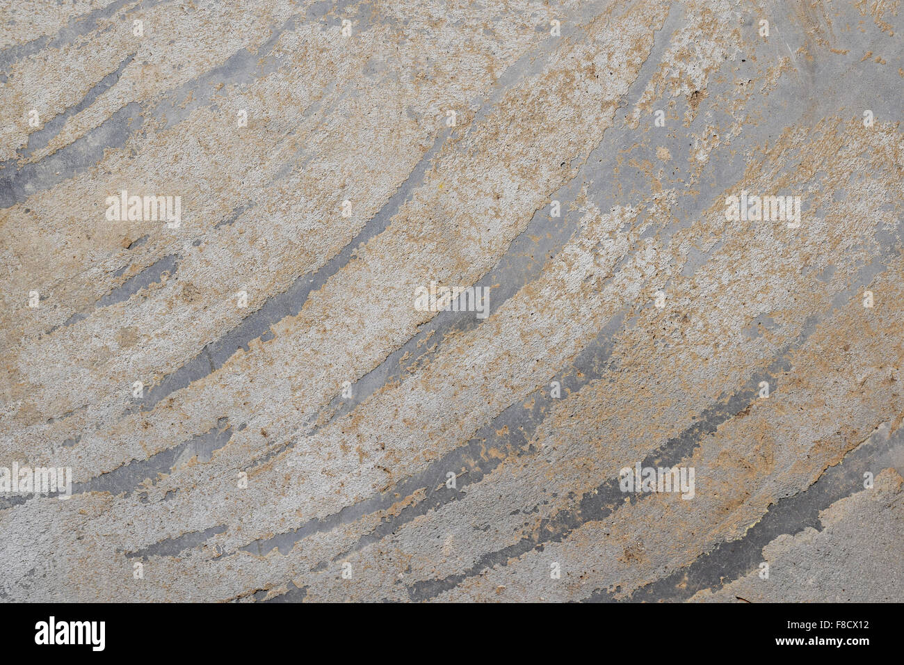 Parete in cemento o pavimento sporco con strisce diagonali tratti pattern su cemento Foto Stock