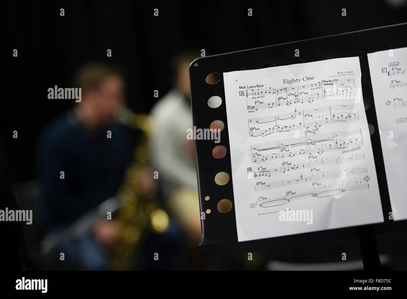 Foglio di musica su un piedistallo di musica in un concerto di musica jazz masterclass presso Aber Music Fest 2015 Foto Stock