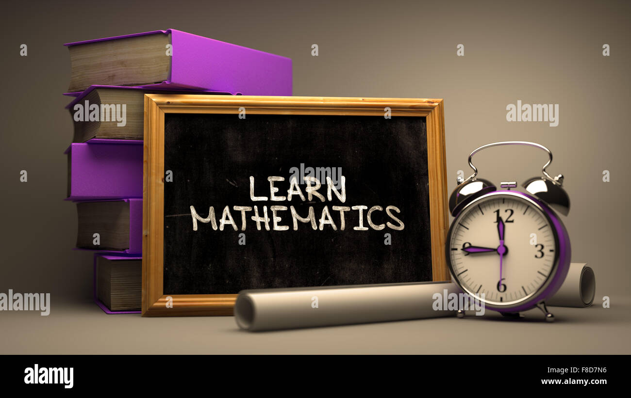 Imparare la matematica - Lavagna con la mano il testo disegnato. Foto Stock