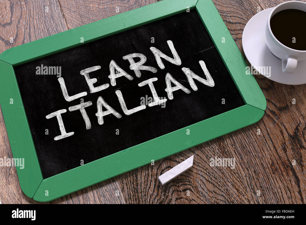 Imparare italiano - Lavagna con la mano il testo disegnato. Foto Stock
