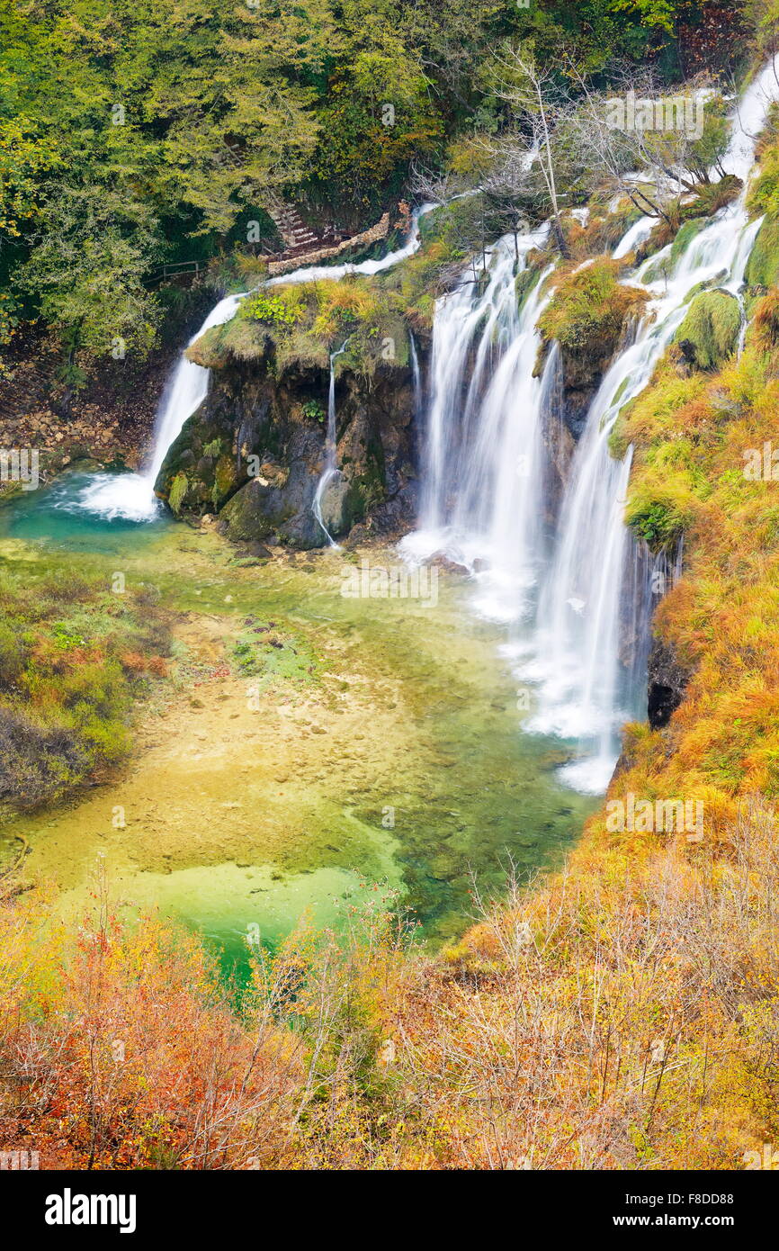 Cascate del Parco Nazionale dei Laghi di Plitvice (Plitvicka jezera), paesaggio autunnale, Croazia, UNESCO Foto Stock