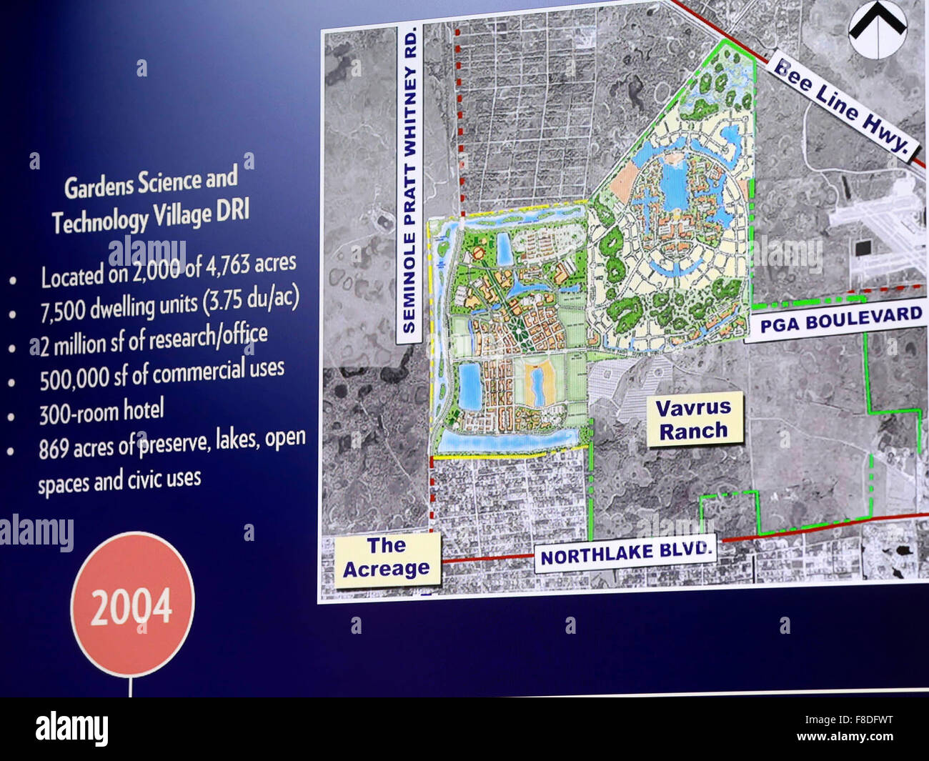 Palm Beach Gardens, Florida, Stati Uniti d'America. L'8 dicembre, 2015. Una visualizzazione grafica che mostra la terra per essere utilizzato per l'Avenir per lo sviluppo di un progetto nel corso di una audizione davanti alla città di Palm Beach Gardens e la pianificazione, la suddivisione in zone e la commissione di ricorso martedì 08 dicembre, 2015 in Palm Beach Gardens. Credito: Bill Ingram/Palm Beach post/ZUMA filo/Alamy Live News Foto Stock