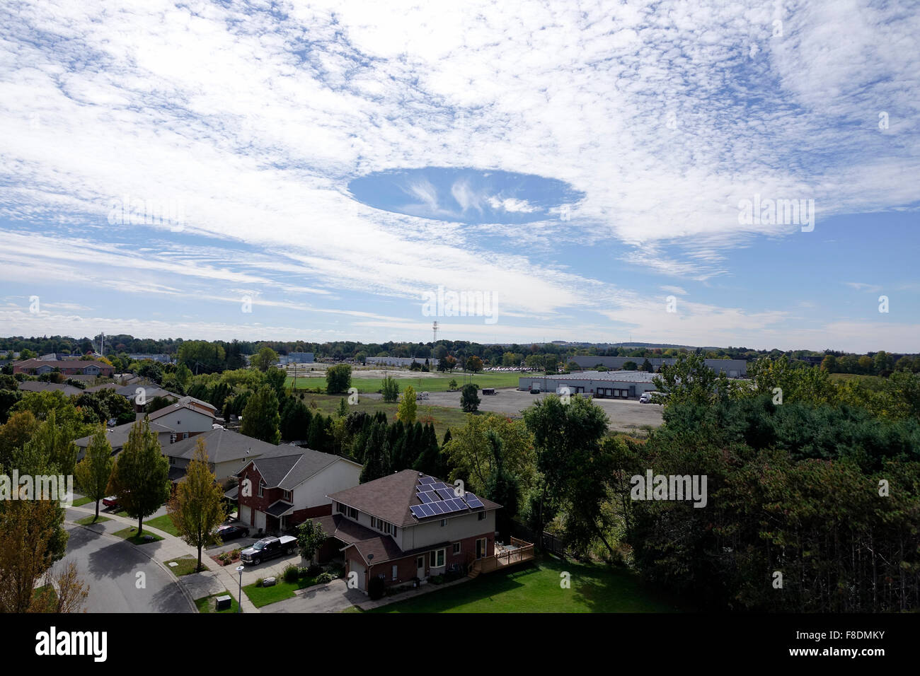 Un Cloud Fallstreak formazione su Woodstock Ontario Canada del 1 ottobre 2015 Foto Stock