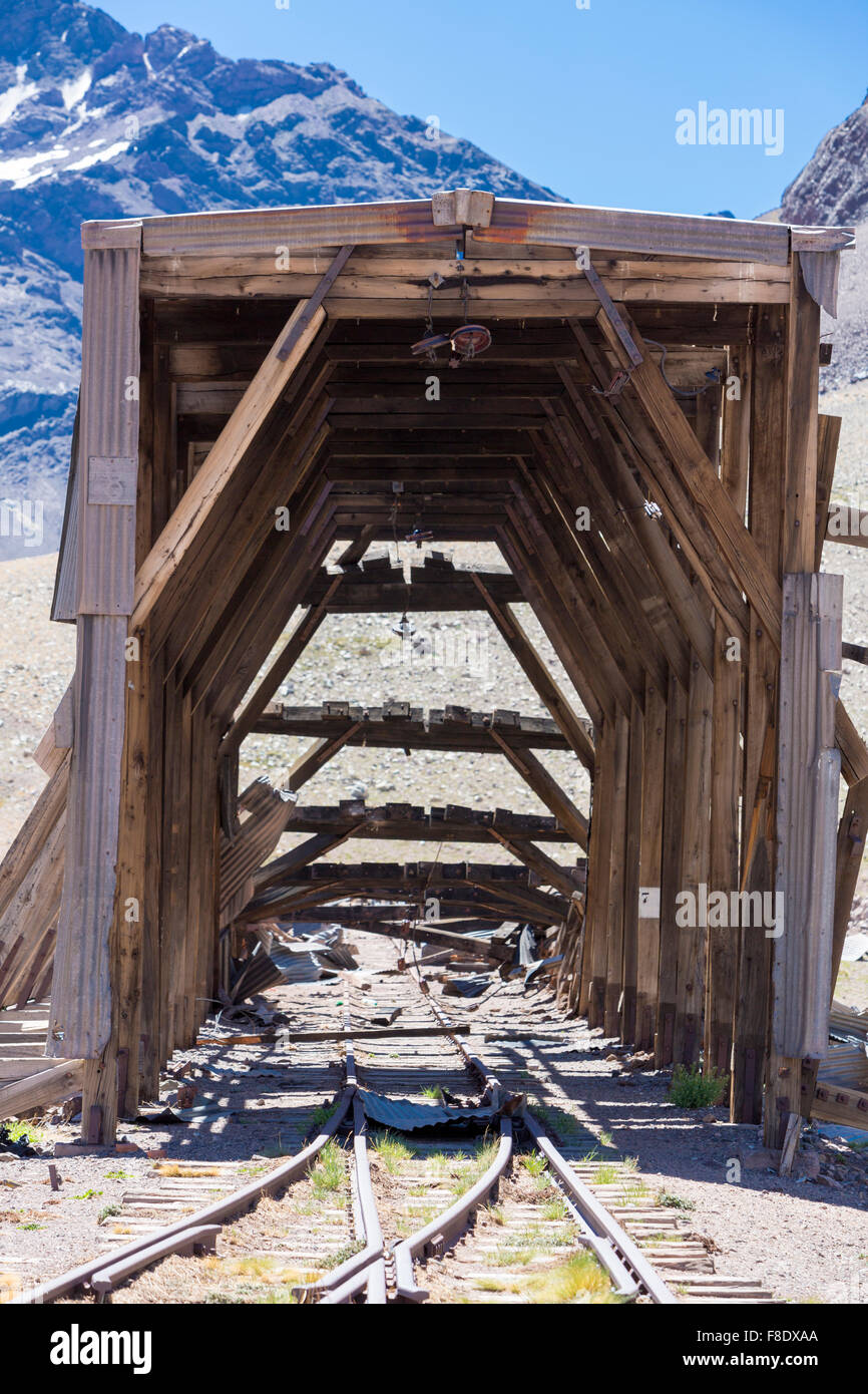 Abbandonata vecchia stazione ferroviaria, alla frontiera con l Argentina e Cile Foto Stock