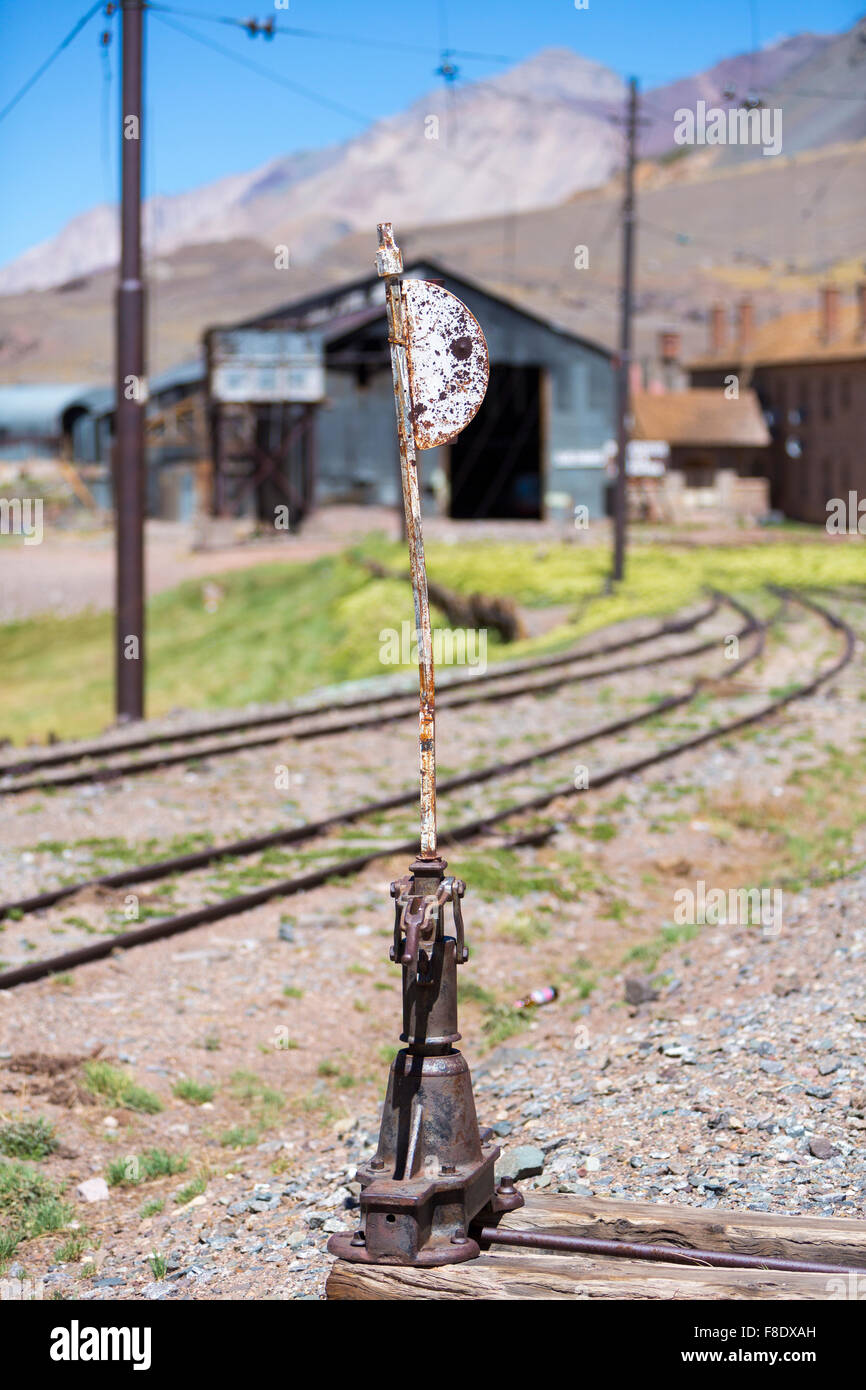 Abbandonata vecchia stazione ferroviaria, alla frontiera con l Argentina e Cile Foto Stock