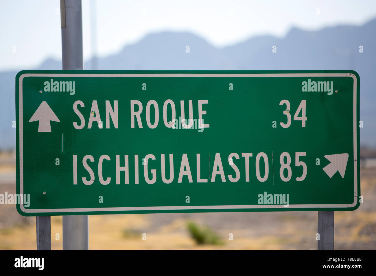 Direzione segno posto a Ischigualasto e San Roque sulla Ruta 40. Foto Stock