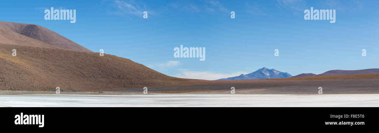 Montagne e salina di Eduardo Avaroa Riserva, Bolivia Foto Stock