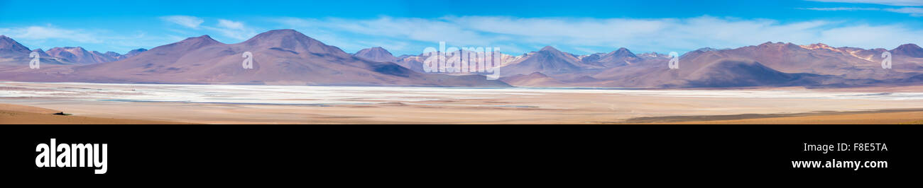 Atacama montagna con cielo blu in Eduardo Avaroa Park Foto Stock