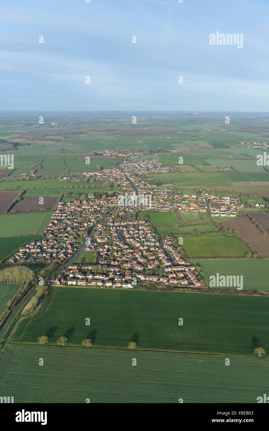 Una veduta aerea della Lincolnshire village di Morton & Hanthorpe, appena a nord di Bourne Foto Stock