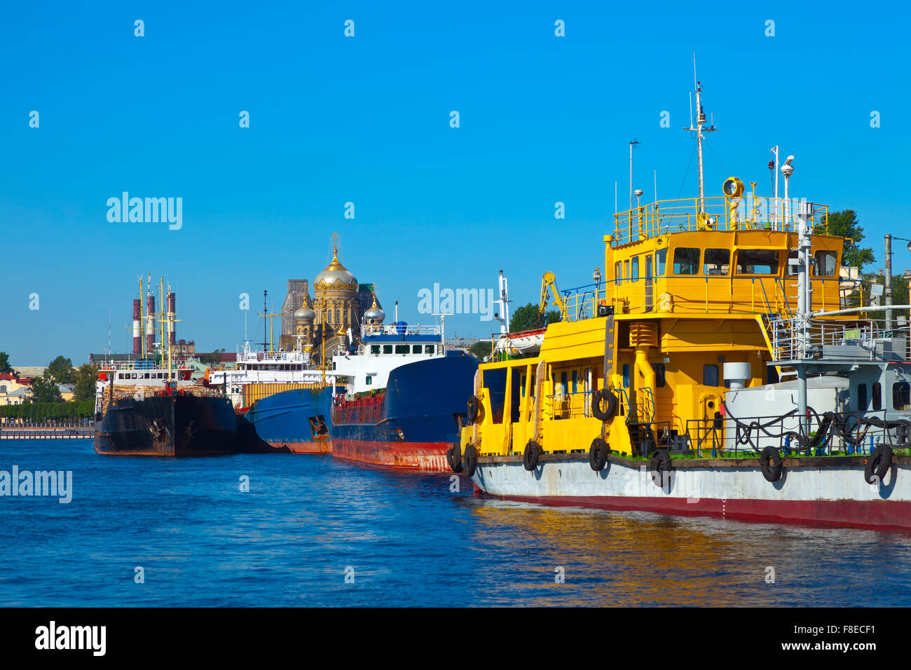 Navi a tenente Schmidt argine in Isola Vasilyevsky. San Pietroburgo, Russia Foto Stock