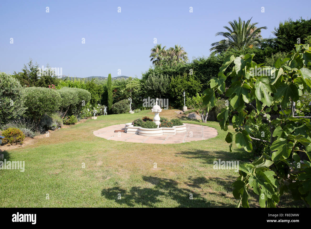 Il giardino di un estate casa vacanza sulla Riviera Francese, Sainte-Maxime, Francia Foto Stock